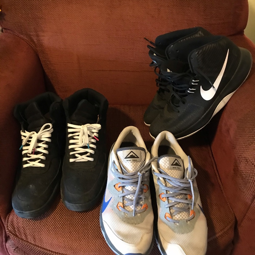 3 pairs of Nike shoes